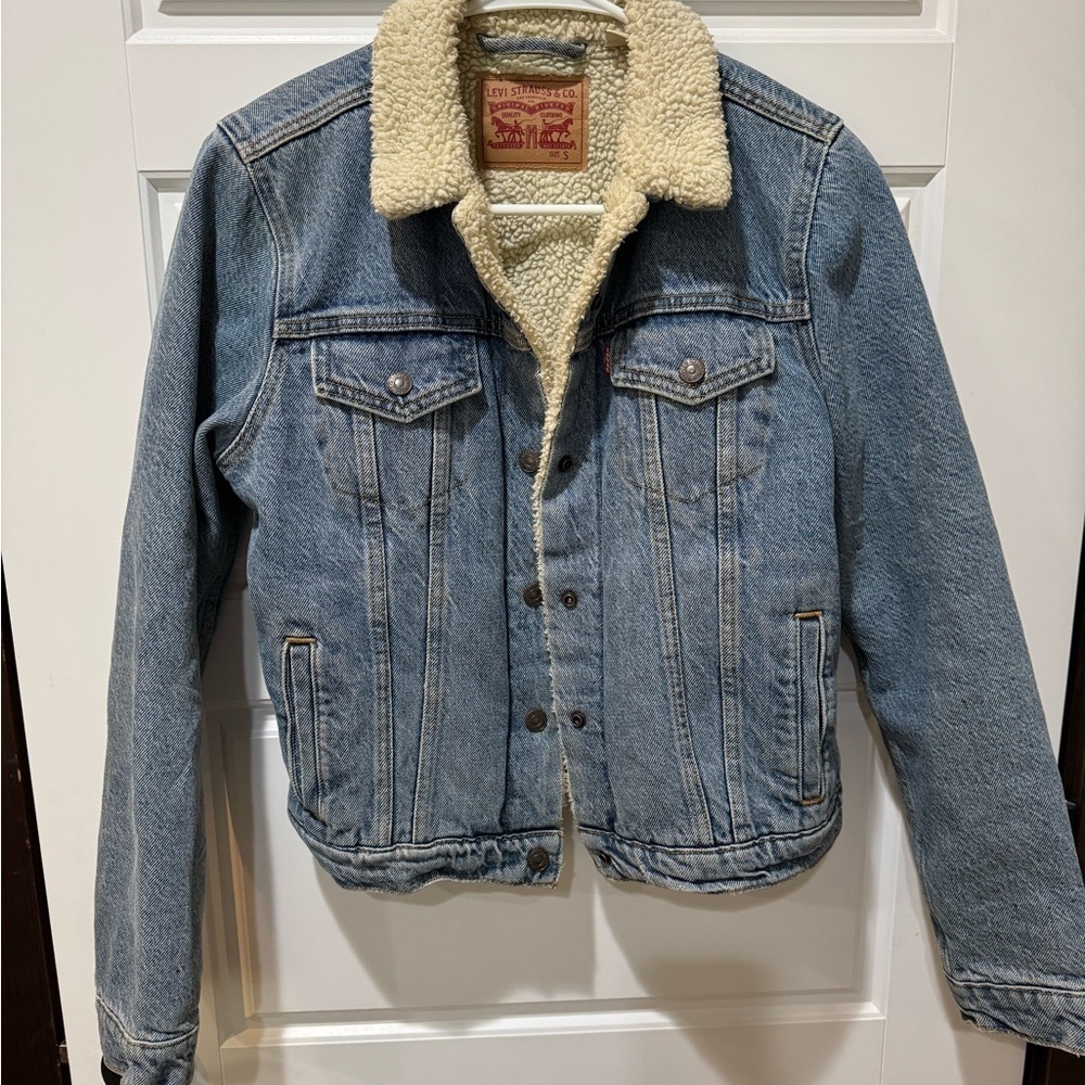 Levi's Cream Sherpa Lined Jacket - Picture 1 of 6